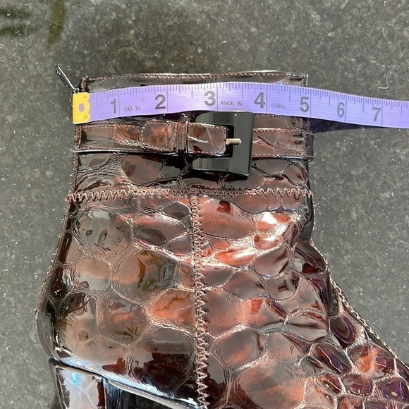 Stuart Weitzman Croc Embossed Patent Leather Boots Size 9.5 - Picture 10 of 10